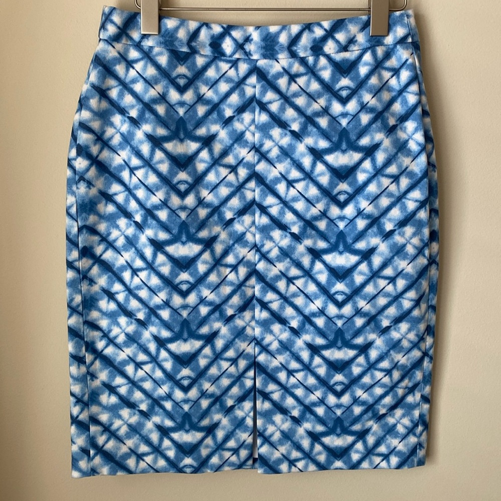 Banana Republic Blue and white knee length business casual pencil skirt sz 4